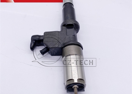 Truck 095000-0303 Diesel DENSO Fuel Injector 1-15300367-3 1-15300367-2 For ISUZU